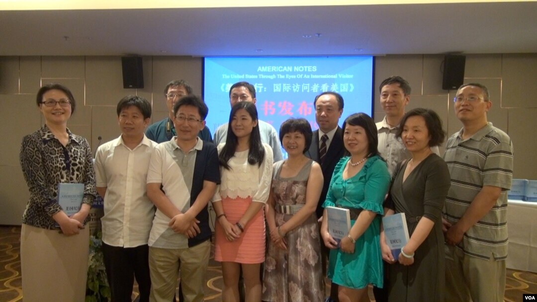 《美国纪行》新书发布会现场 (美国之音东方拍摄)