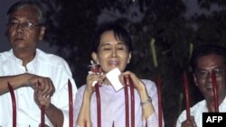 Lirimi i Aung San Su Kisë u jep shkas festimeve por edhe paralajmërimeve