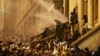 تظاهرات معترضان به لایحه «عوامل خارجی» در برابر پارلمان گرجستان. تفلیس ، ۱۳ اردیبهشت ۱۴۰۳ - عکس از رویترز