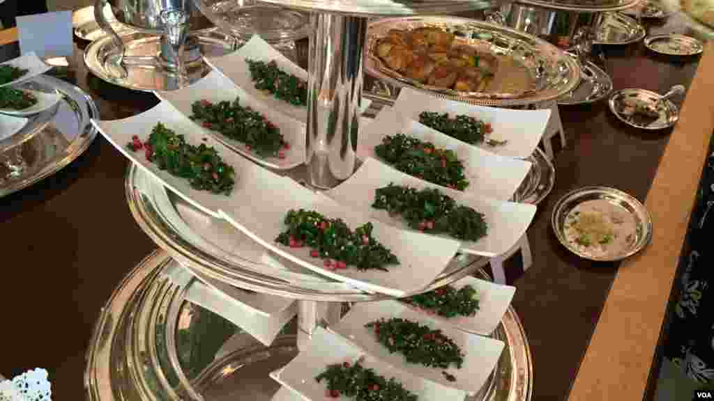 خوراکی هایی که باب میل و ذائقه ایرانی ها تدارک دیده شده است