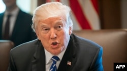 도널드 트럼프 미국 대통령이 20일 백악관에서 열린 각료회의에서 북한을 테러지원국으로 재지정한다고 발표했다