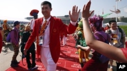 中国参加伦敦奥运会的运动员7月25日在伦敦奥林匹克公园举行的欢迎仪式上.