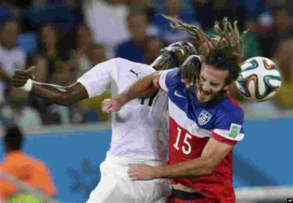 United States&#39; Kyle Beckerman struggles to head the ball during the group G World Cup soccer match between Ghana and the United States at the Arena das Dunas in Natal, Brazil, Monday, June 16, 2014. (AP Photo)