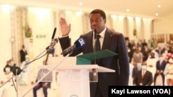 Faure Gnassingbé, prêtant serment à Lomé, le 3 mai 2020. (VOA/Kayi Lawson)