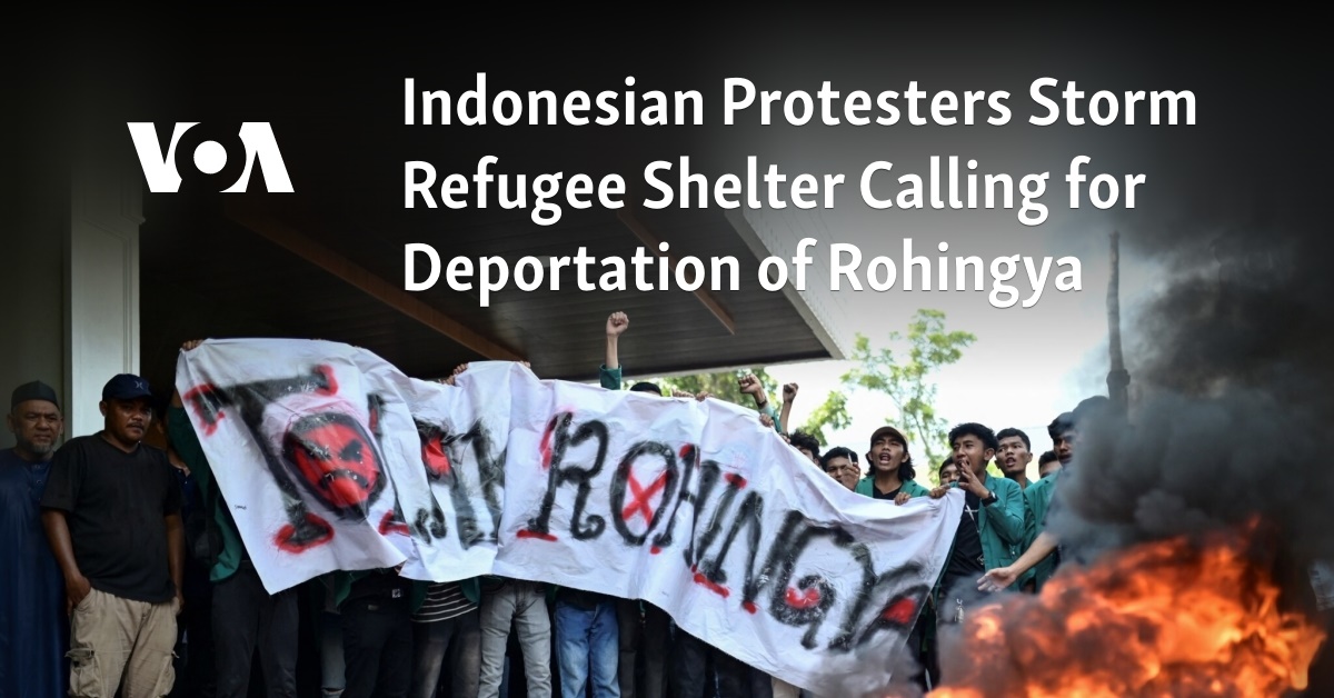 Indonesian Protesters Storm Refugee Shelter Calling for Deportation of Rohingya 