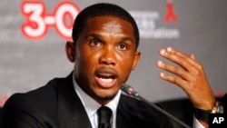 Samuel Eto'o lors d'une une conférence de presse à Libreville, au Gabon, le 23 janvier 2012.