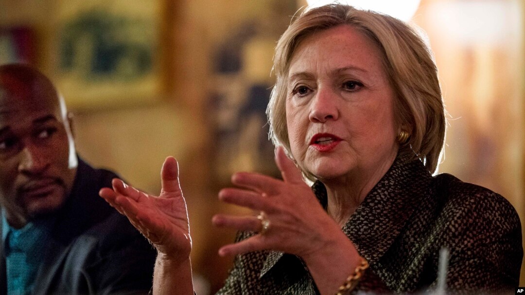 Hillary Clinton di gereja Mert's Heart & Soul di Charlotte, North Carolina, Minggu (2/10). 