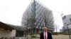 Ouverture au public de l'ambassade américaine à Londres, boudée par Trump
