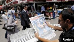 Turkiya matbuotida Erdog'anning partiyasi "cho'kdi" kabia sarlavhalarni ko'rish mumkin 