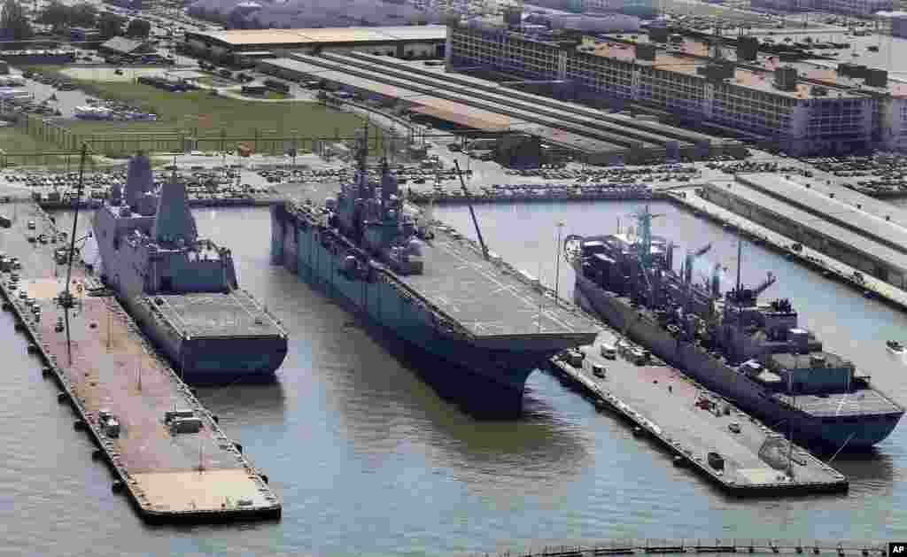 在美国维尼亚州诺福克的诺福克海军基地，美国黄蜂号两栖攻击舰（中间 ）和支援性军舰在码头旁边（2016年4月27日）。2018年9月26日路透社报道，美国驻香港总领事馆发言人说，中国已拒绝这艘军舰下个月访问香港的请求，但是&ldquo;&ldquo;我们有成功访问香港的长期记录，我们预期能继续这样做&rdquo;。 以前中国也曾有不让美国军舰访问港口的记录。2016年4月，由于南中国海的紧张局势，中国拒绝美国斯坦尼斯号航母停靠香港。