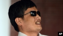 El activista chino Chen Guangcheng reclama investigar el acoso contra su familia en China.