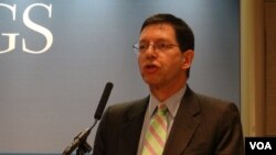 維吉尼亞大學領導與公共政策學院院長何漢理