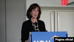 Durante la reunión con Otto Pérez Molina, destacó la importancia de trabajar con la sociedad civil para evitar que los jóvenes se vinculen a organizaciones de narcotráfico.