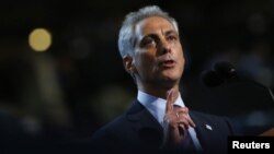 El alcalde Rahm Emanuel señaló que un control más riguroso en la venta de armas es vital para la seguridad pública.