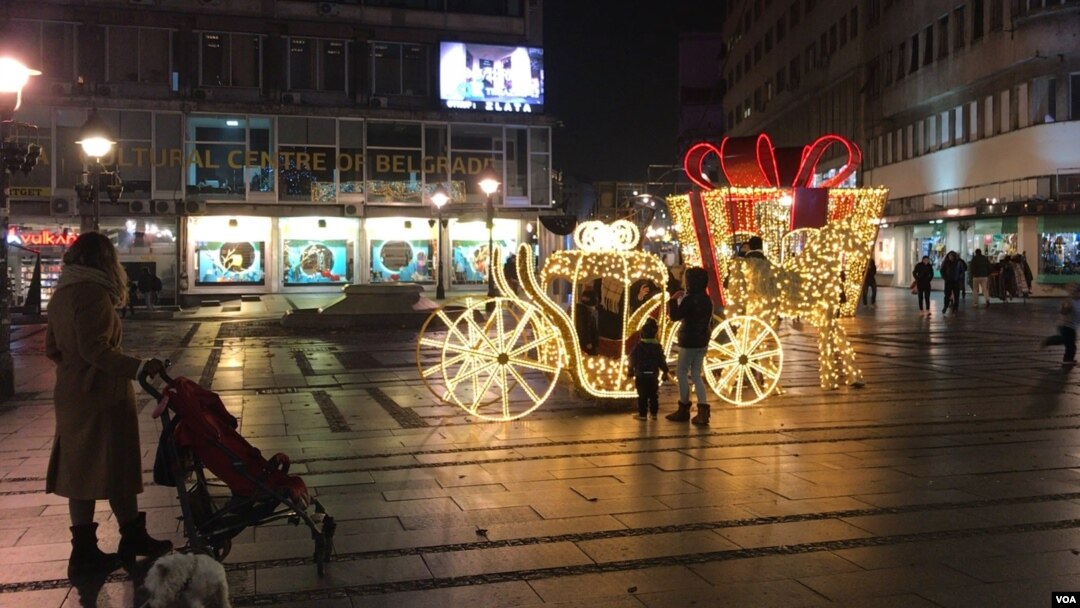 Knez Mihailova ulica u Beogradu sa novogodišnjim ukrasima