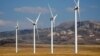 Des éoliennes fonctionnent dans un parc éolien près de Milford, dans l'Utah, le 21 mai 2012. 