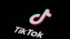 El logo de la app para compartir videos TikTok visto en un smartphone, el 28 de febrero de 2023, en Marple Township, EEUU.