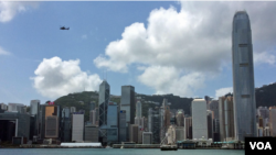 香港島國際金融中心遠眺（美國之音記者申華拍攝）