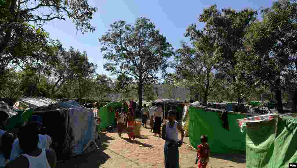 ဝါးတောင်စစ်ရှောင်စခန်း