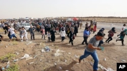 ساکنان موصل در حال ترک شهر به مقصد کردستان عراق- ۱۲ژوئن ۲۰۱۴