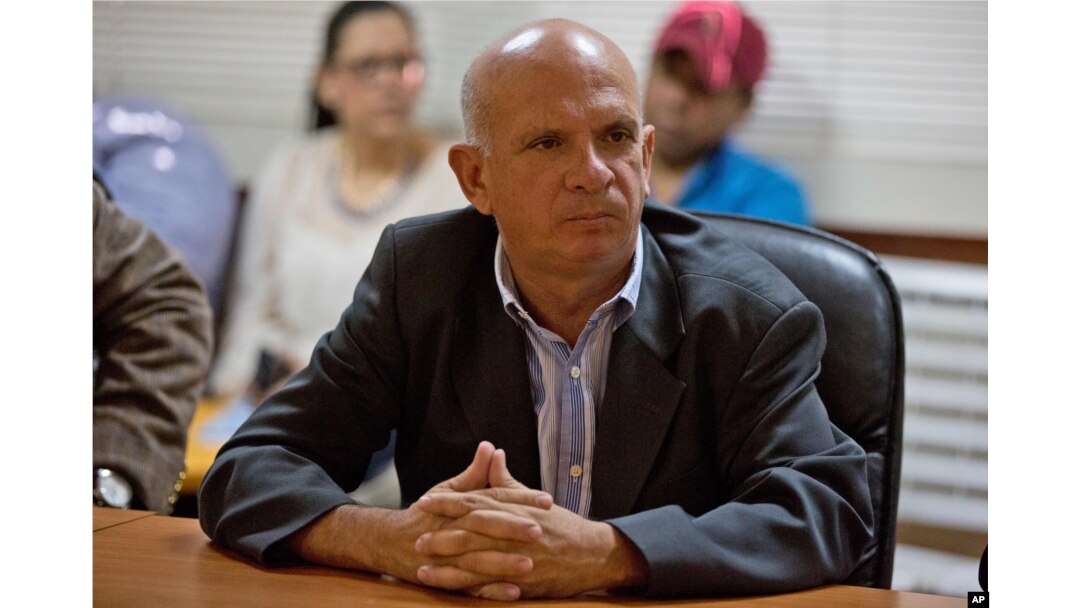 El 20 de enero de 2016, el diputado del Partido Socialista Unido de Venezuela, Hugo Carvajal,asiste a una reunión de la Asamblea Nacional en Caracas.