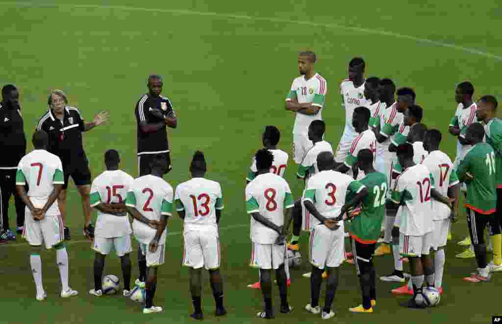 L&#39;équipe nationale du Congo lors d&#39;une séance d&#39;entrainment à la CAM 2015.