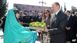 Azerbaycan Devlet Başkanı İlham Aliyev ve eşi Mihriban Nevruz şenliklerinde