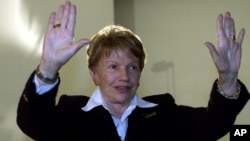 FILE - Sofia Imber, founder and former director of the Contemporary Art Museum of Caracas, gestures to reporters before a news conference in Caracas, Venezuela, Jan. 23, 2001. Imber was one of 16 heads of state-run cultural institutions, including museums, publishing houses and theaters, fired by President Hugo Chavez. 