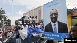 FILE - Supporters of Union des Forces Republicaines (UFR) presidential candidate Sidya Toure attend his campaign rally at the yard next to the parliament building in Conakry.