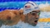 Perenang AS Michael Phelps terlihat memiliki tanda bekas &#39;cupping&#39; atau bekam di bahunya saat ia bertanding. (Reuters/Dominic Ebenbichler)