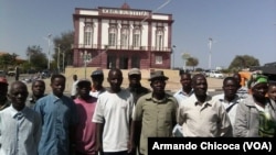 Trabalhadores do estaleiro do Governo do Namibe protestam