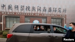 El equipo de expertos de la Organización Mundial de la Salud visita el Instituto de Virología de Wuhan, en China, el 3 de febrero de 2021.