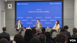 27일 싱크탱크 브루킹스연구소가 워싱턴에서 주최한 '북한의 권력·종교·이념' 토론회에서 참석자들이 발언하고 있다.