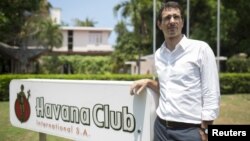 Jerome Cottin-Bizonne, director de la firma Havana Club, el fabricante de ron cubano, posa para una foto en La Habana.