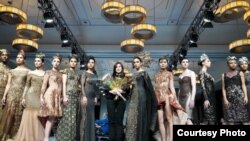 Desainer Indonesia, Meggie Hadiyanto, belum lama ini membawa koleksi pakaiannya yang bertema "Wayang" ke panggung Couture Fashion Week yang diselenggarakan di kota New York, AS.