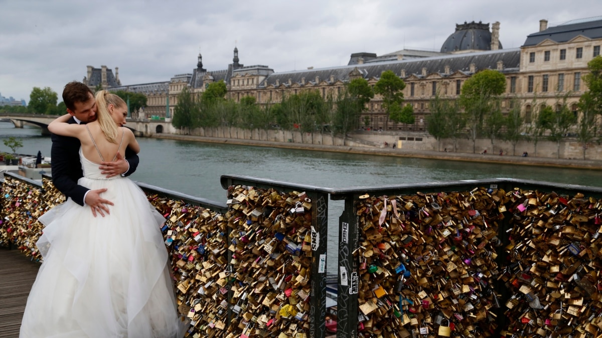 Pont Des Arts Paris: The Romantic Love Bridge Over The Seine