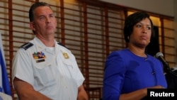 D.C. Metropolitan Police Chief Peter Newsham and Washington Mayor Muriel Bowser at a press conference.