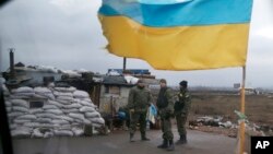 Ukrainian soldiers guard a check point near the town of Debaltseve in Artemivsk, Ukraine, Feb. 3, 2015.