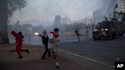 Las protestas antigubernamentales se sucedieron el jueves 31 de octubre en Chile, ahora por la cancelación del país como sede de dos importantes cumbres internacionales.
