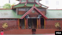 Masjid Muhammad Cheng Hoo di Surabaya. (Foto: VOA/Petrus Riski)