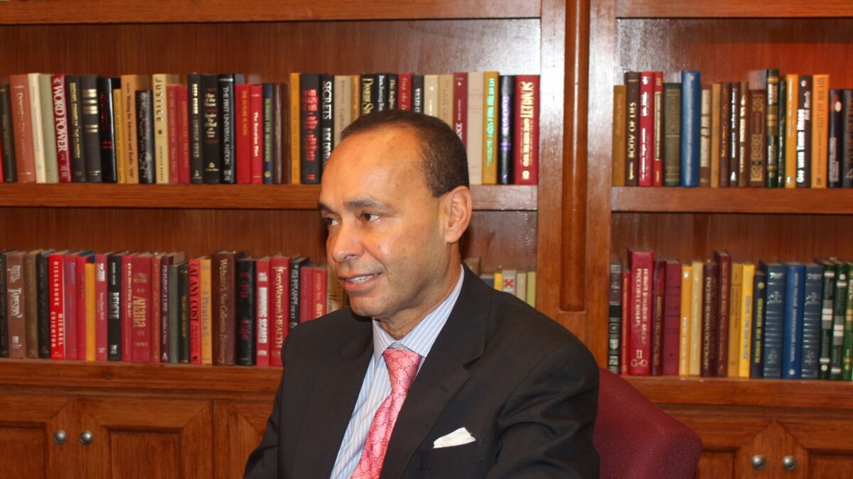 Congressman Luis Gutierrez Discusses Growing Up as an Immigrant in Chicago