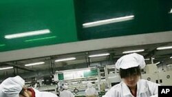 중국 관동주 팍스콘에서 근무하고 있는 노동자들 (자료사진)