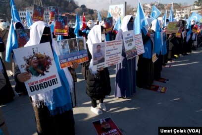 Uygur Kadınları İstanbul'da Çin'i Protesto Etti
