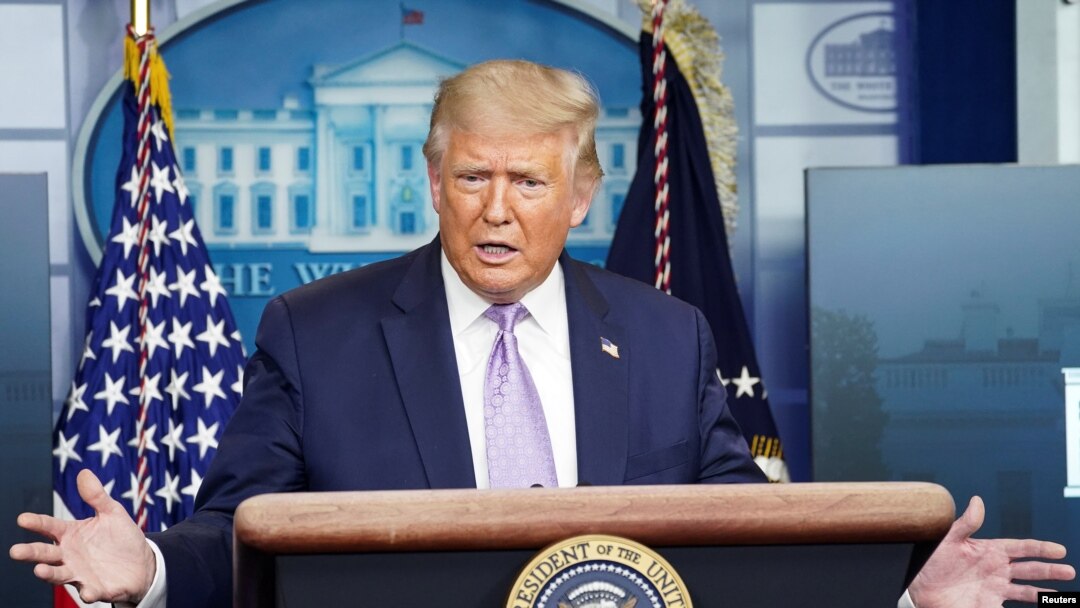 Presiden Donald Trump dalam konferensi pers di Gedung Putih, Kamis, 13 Agustus 2020. (Foto: Reuters)