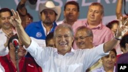 Salvador Sánchez Cerén celebró su triunfo de manera anticipada. Aún no es declarado presidente electo.