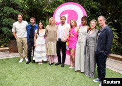 Cast members Kate McKinnon, Issa Rae, Ryan Gosling, Margot Robbie, America Ferrera, Michael Cera, director Greta Gerwig and producers pose for pictures during a photocall for the upcoming Warner Bros. movie "Barbie" in Los Angeles, California, U.S., June 25, 2023. (REUTERS/Mike Blake)