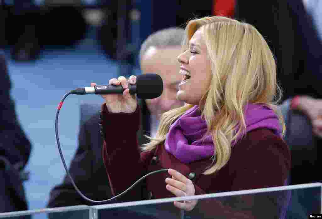 Kelly Clarkson sings "My Country 'Tis of Thee" during swearing-in ceremonies for U.S. President Barack Obama on the West front of the U.S Capitol in Washington, January 21, 2013