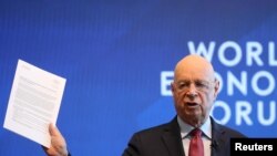 世界经济论坛创建人克劳斯·施瓦布今年1月在达沃斯论坛举行前举行的新闻发布会上(资料照)