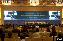 2014 APEC财长会议在京举行 图为联合记者会现场 （东方拍摄）