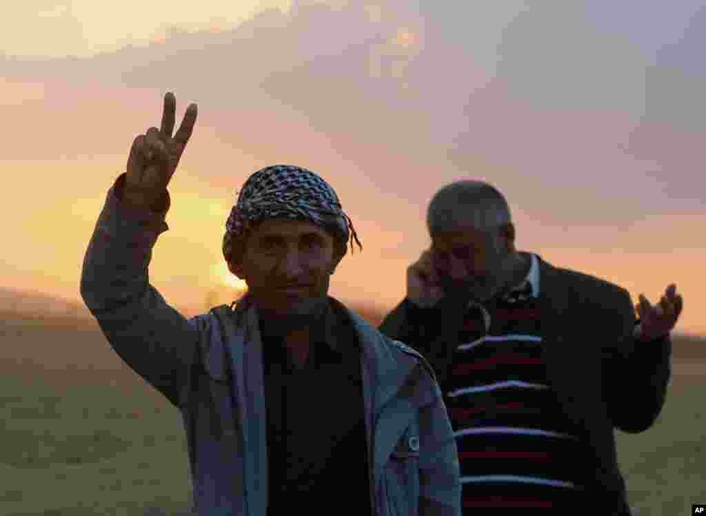 Turkish Kurds at the Syrian border near Suruc, Turkey, Sept. 25, 2014.